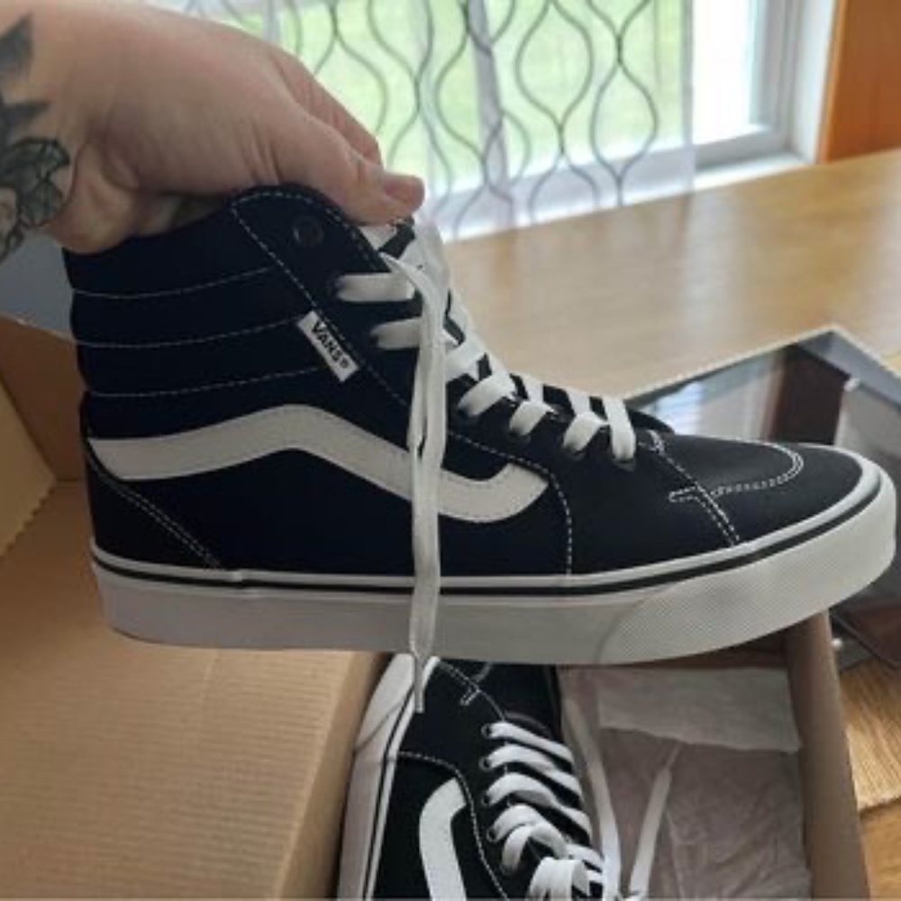 vans 9.5 woman's 7.0 mens